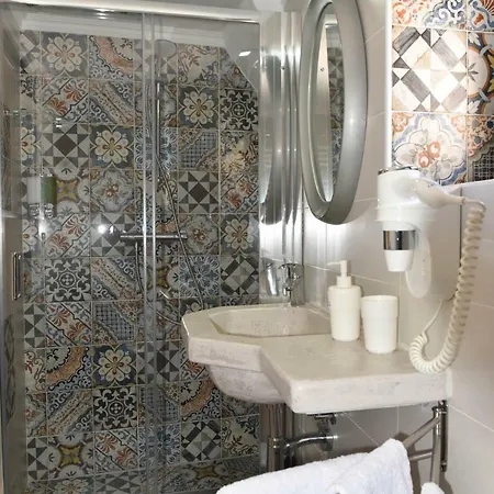 Casa Mida - *